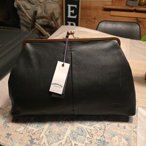 XL Genuine Leathwr New Kisslock Purse